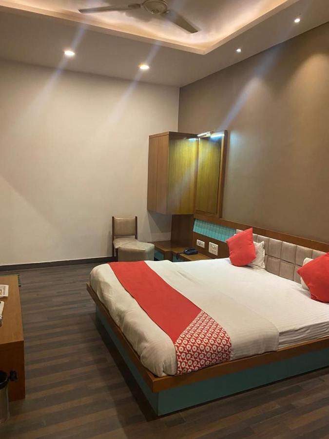 Hotel Raghupati Ayodhya Экстерьер фото